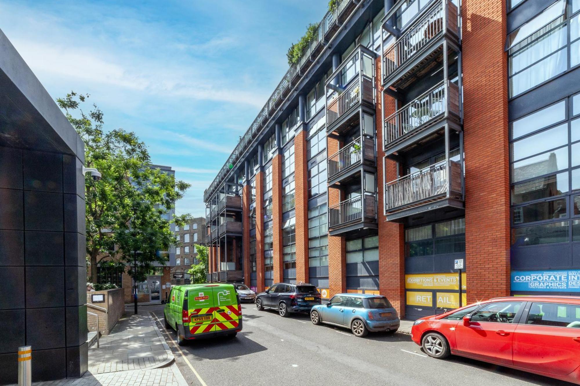 Apartment A Stylish Newly Refurbished Flat With Access