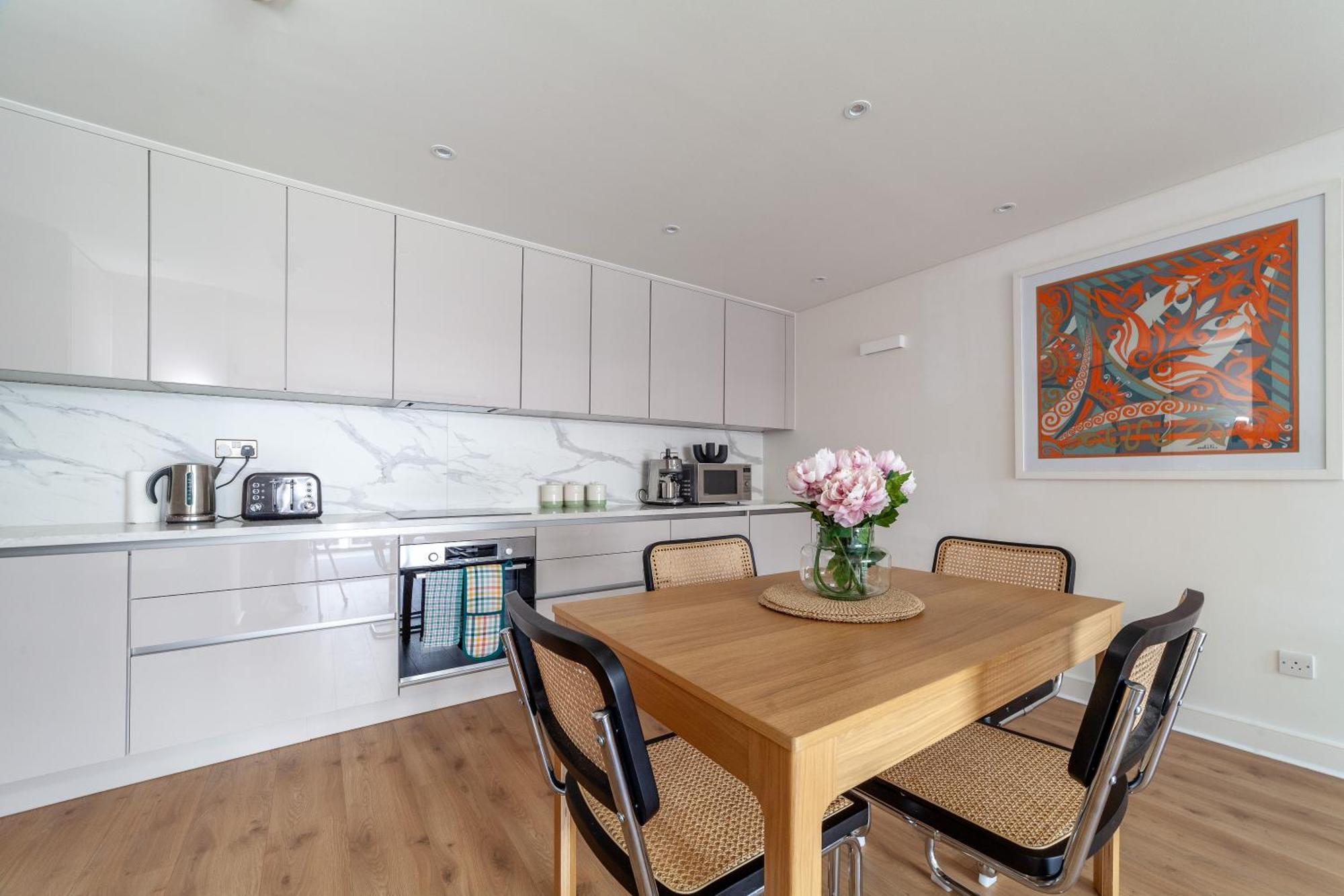 A Stylish Newly Refurbished Flat With Access Apartment *
