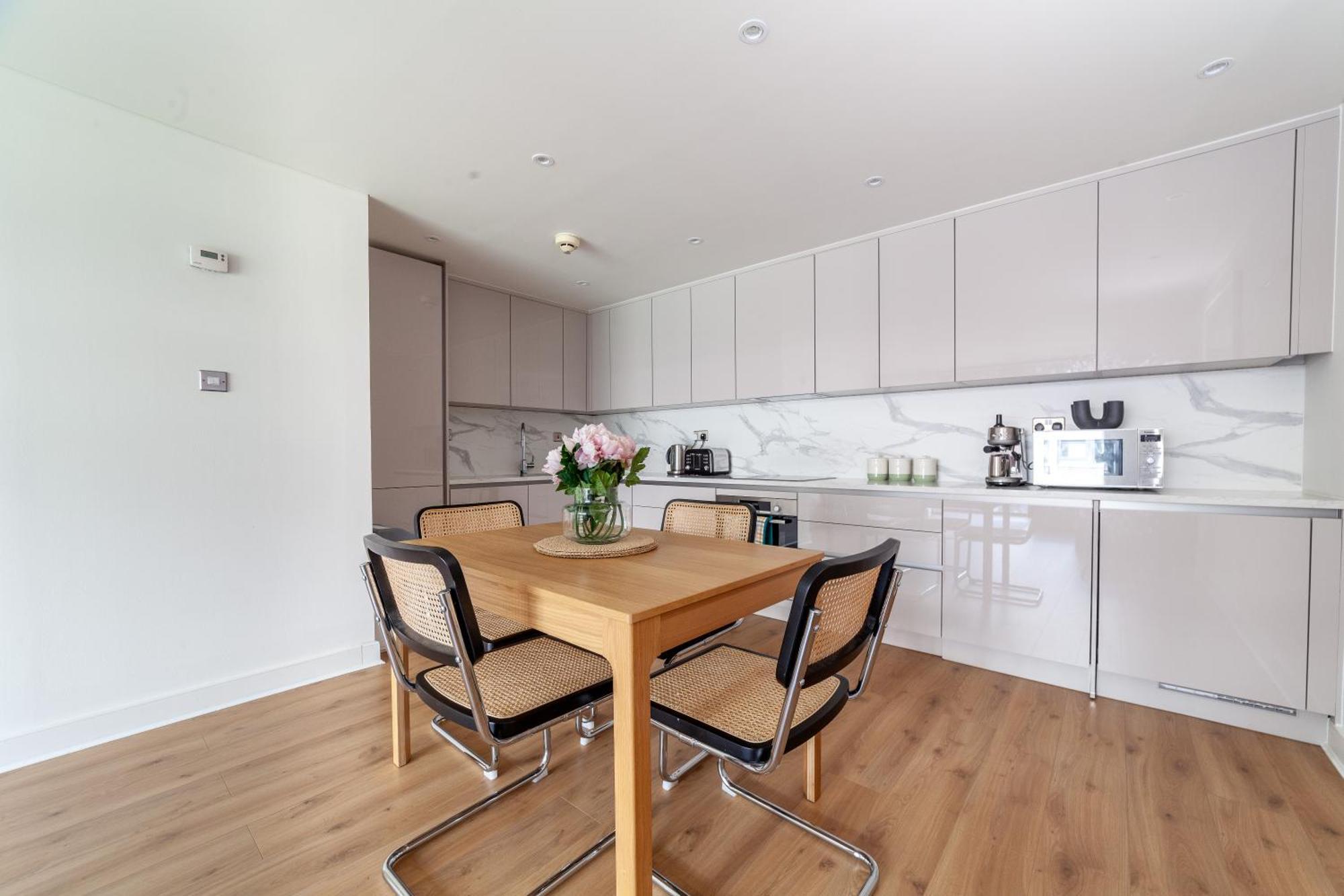 A Stylish Newly Refurbished Flat With Access Apartment
