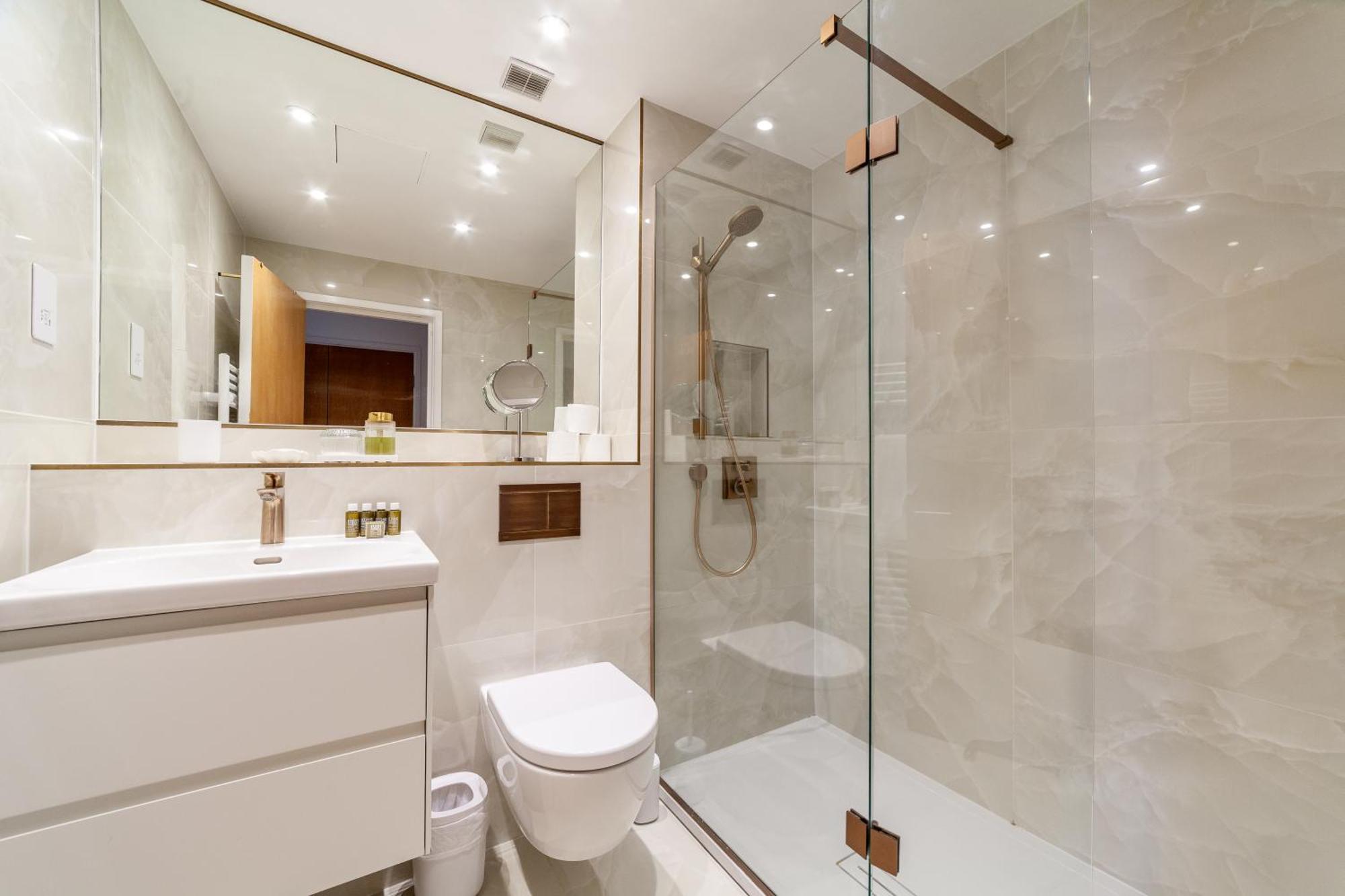 Apartment A Stylish Newly Refurbished Flat With Access