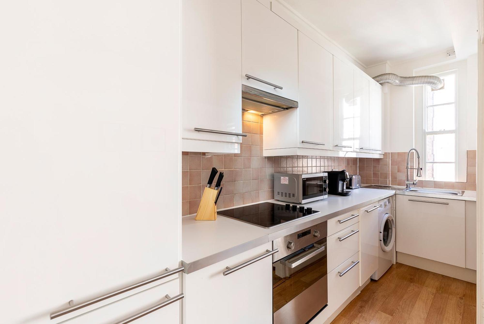 Modern 2 Bedroom Flat Near Queensway Apartment London