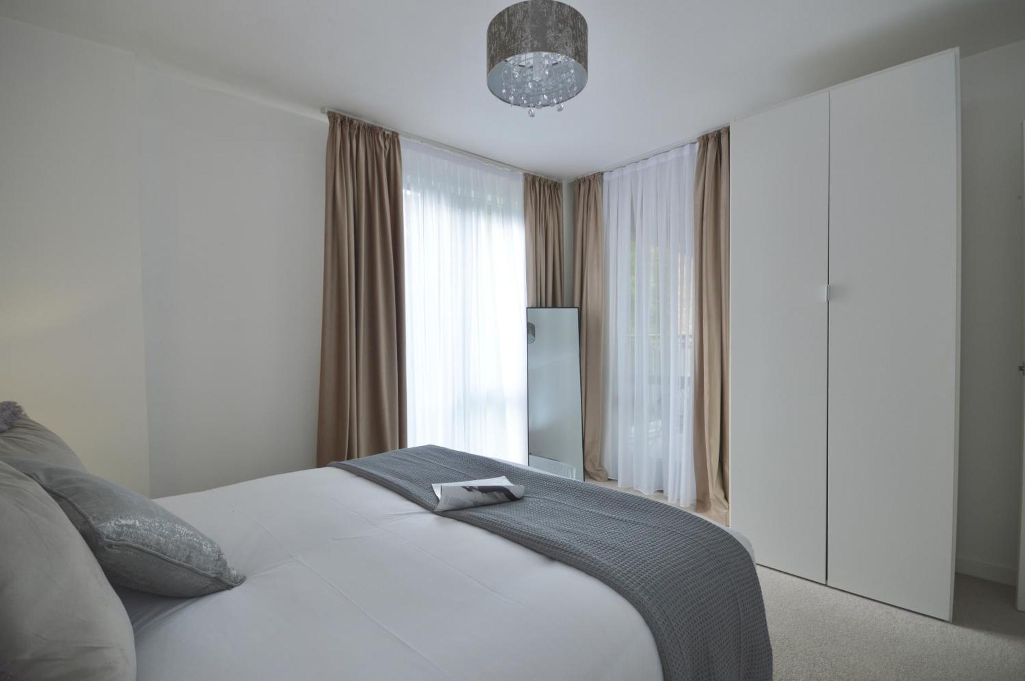 Modern 2 Bedroom Steps From Vauxhall St * Londres