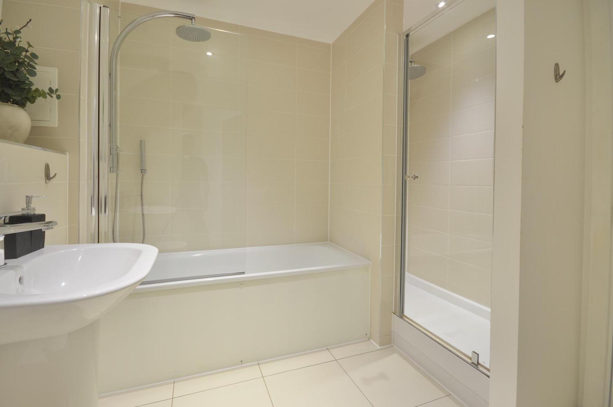 Modern 2 Bedroom Steps From Vauxhall St * Londres