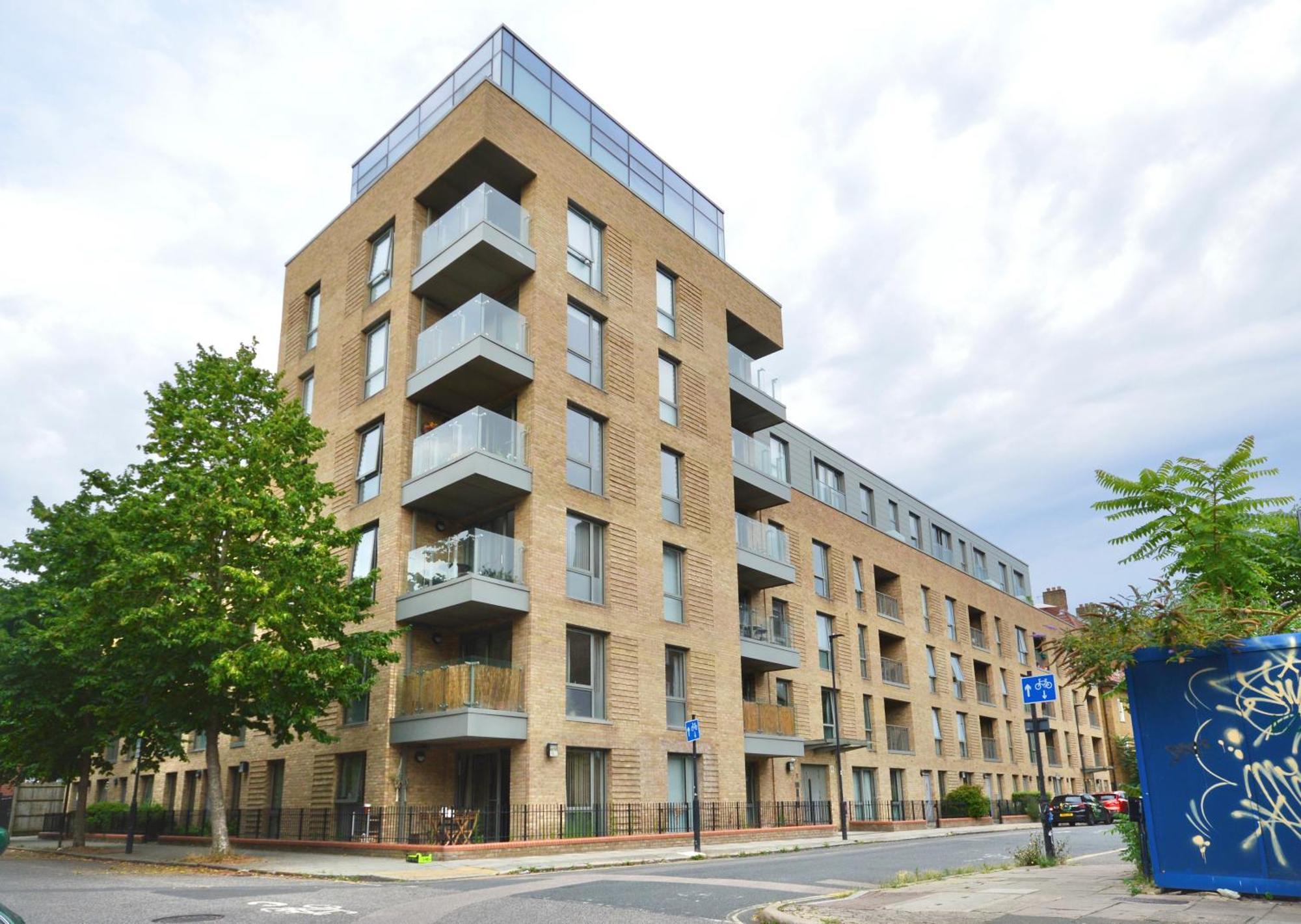 Modern 2 Bedroom Steps From Vauxhall St