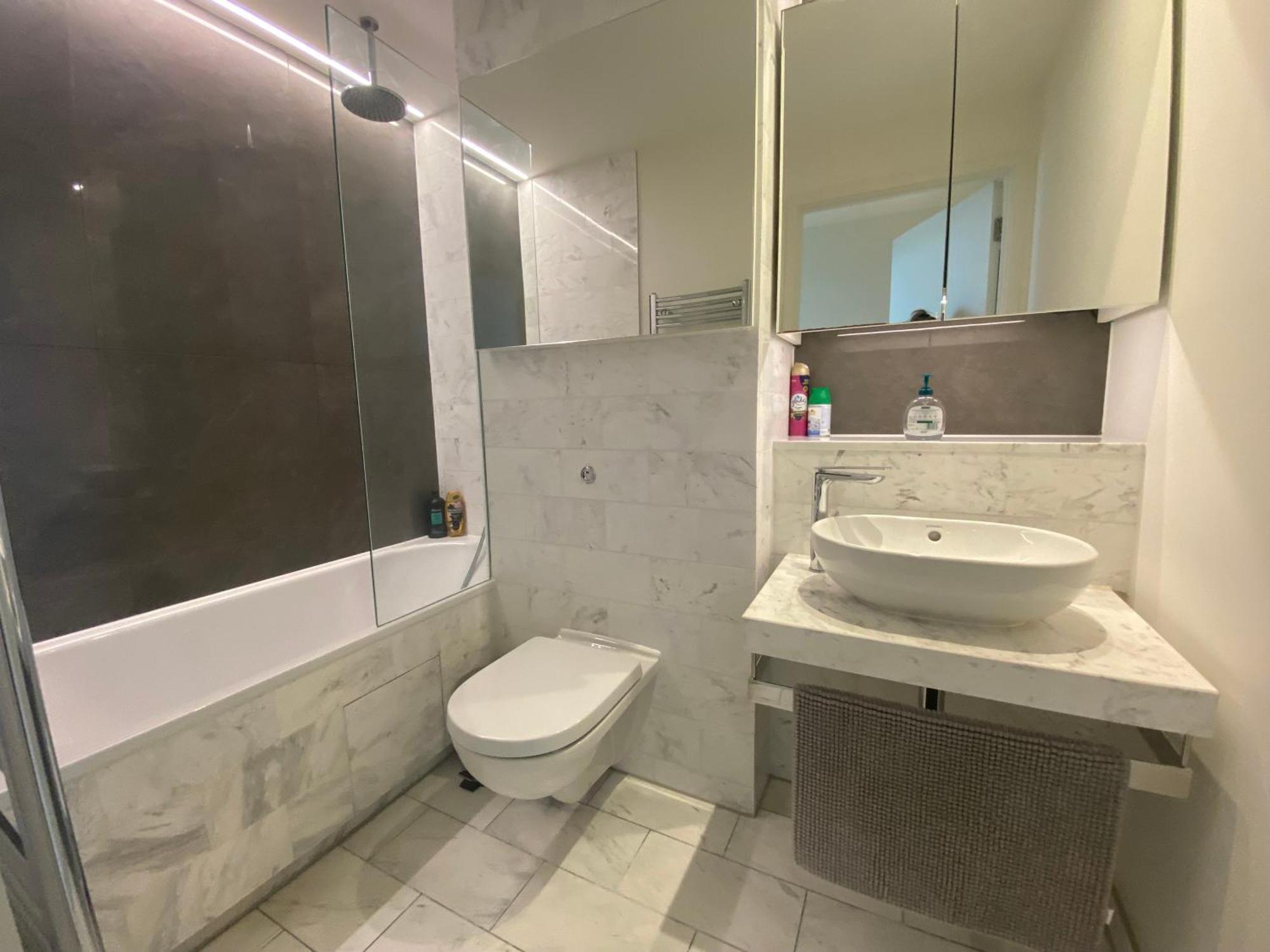 Apartment High Level, Two Bedroom London