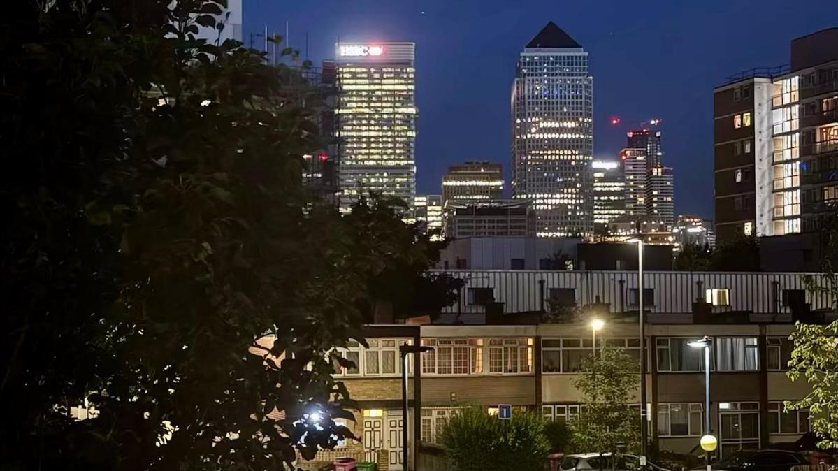 Luxury 2 Bed 2 Bath 1 Min From Station London