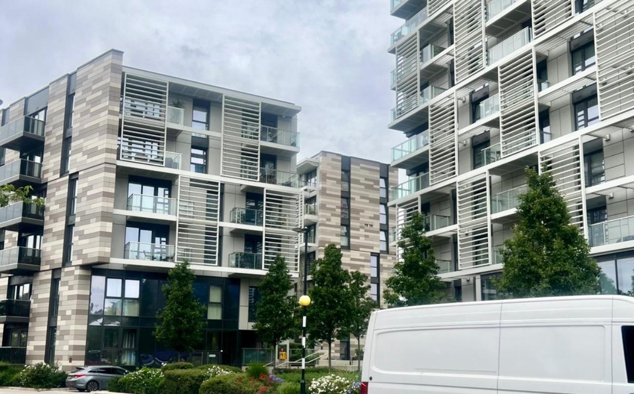 Luxury 2 Bed 2 Bath 1 Min From Station * Londres