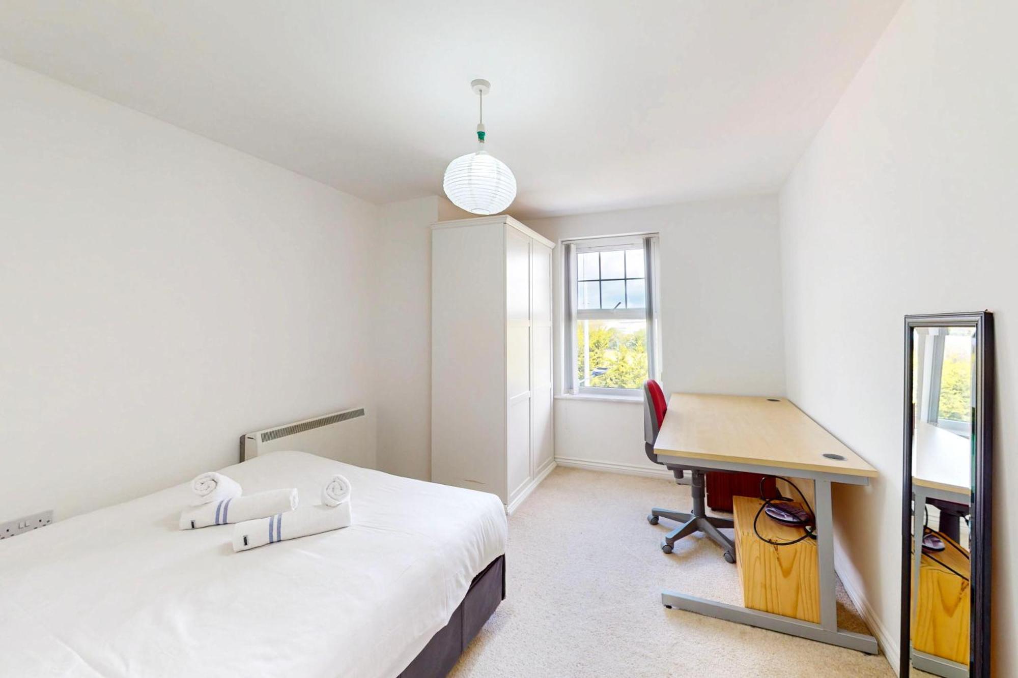 Apartment 2 Bed With Free Parking & Lift - 3 Min To Station London