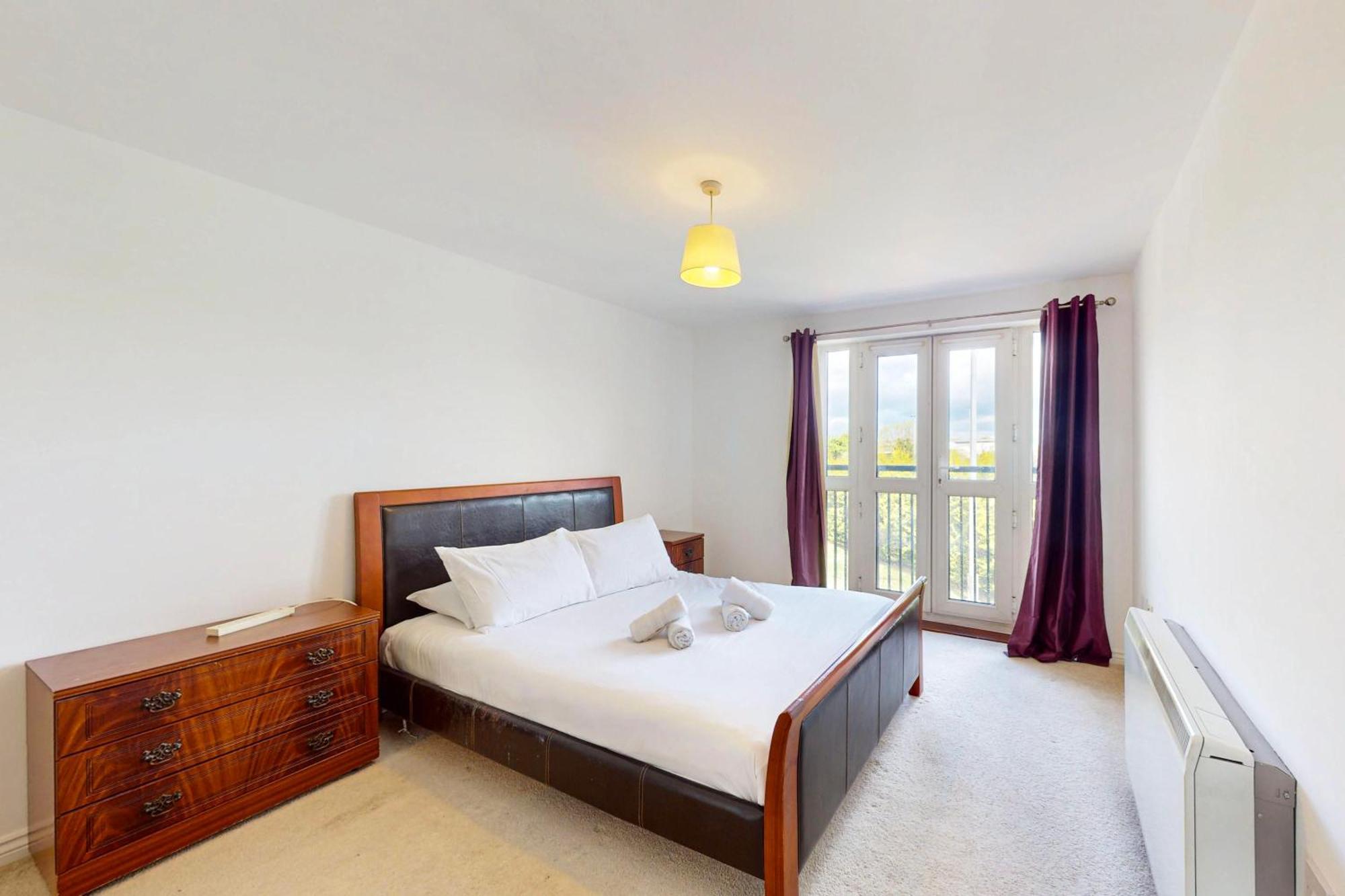 2 Bed With Free Parking & Lift - 3 Min To Station * London