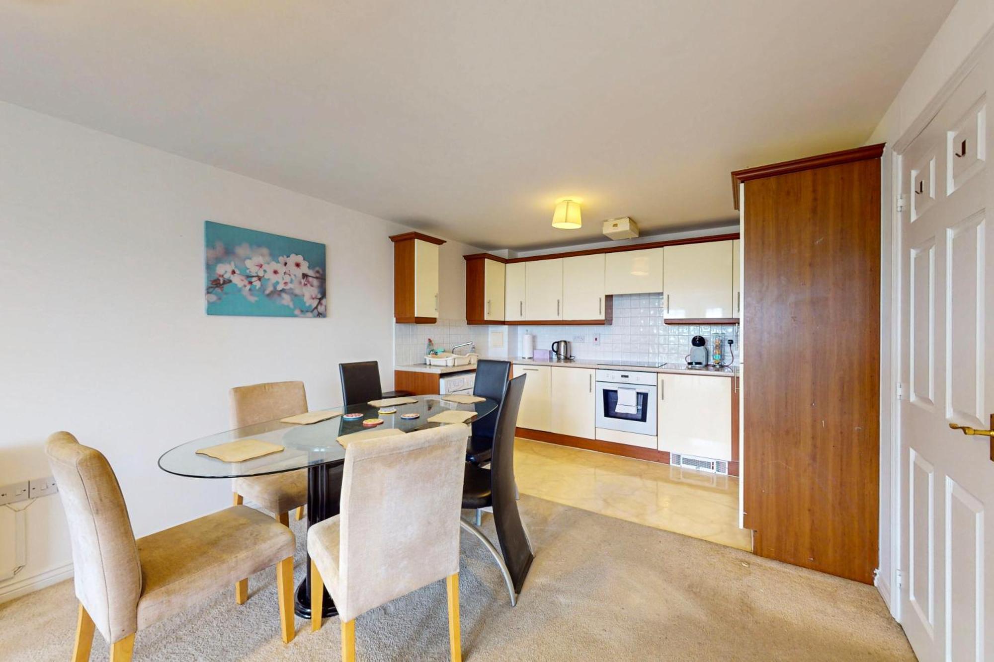 2 Bed With Free Parking & Lift - 3 Min To Station