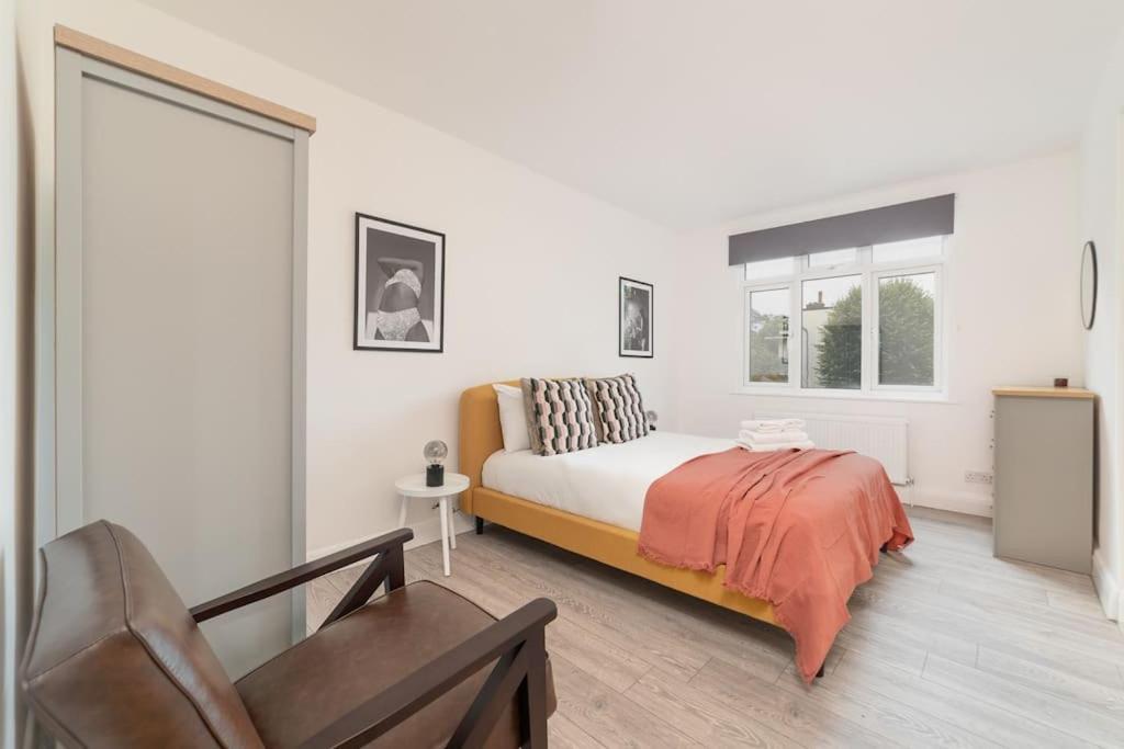Apartment Two Bedroom By Buonomo Short Lets & Serviced In Balham With Balcony London