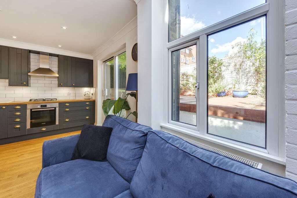 Charming Hampstead Retreat With Patio *