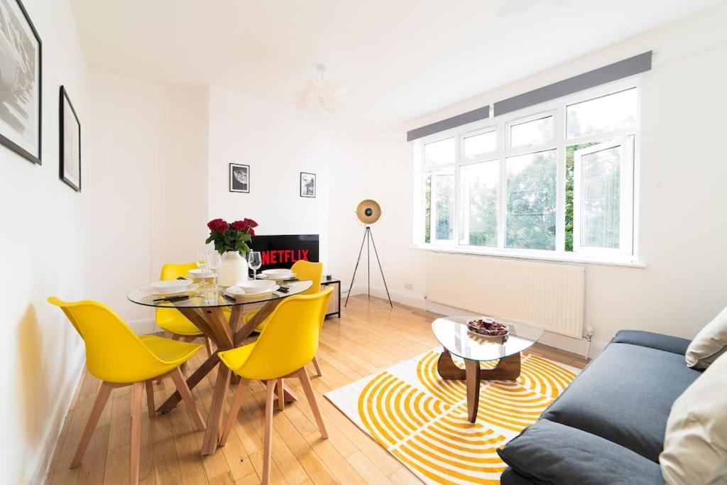 Two Bedroom By Buonomo Short Lets & Serviced In Balham With Balcony Apartment London