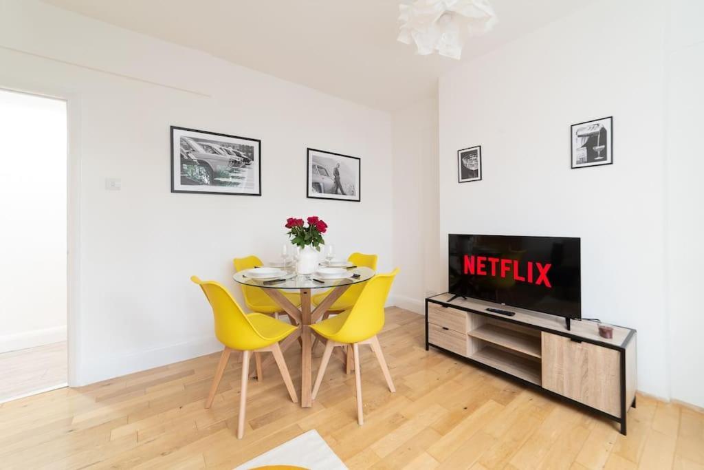 Apartment Two Bedroom By Buonomo Short Lets & Serviced In Balham With Balcony *