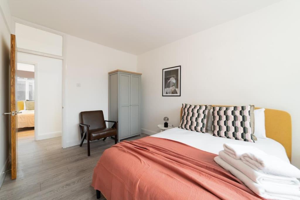 Apartment Two Bedroom By Buonomo Short Lets & Serviced In Balham With Balcony *