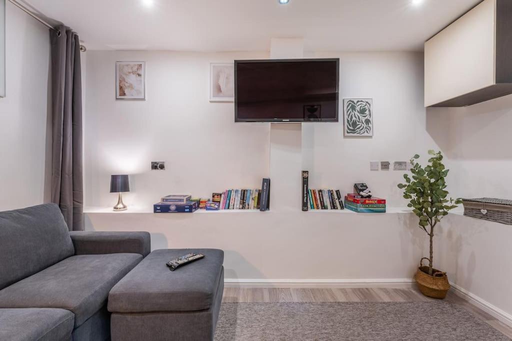 Spacious And Modern Duplex With Garden London
