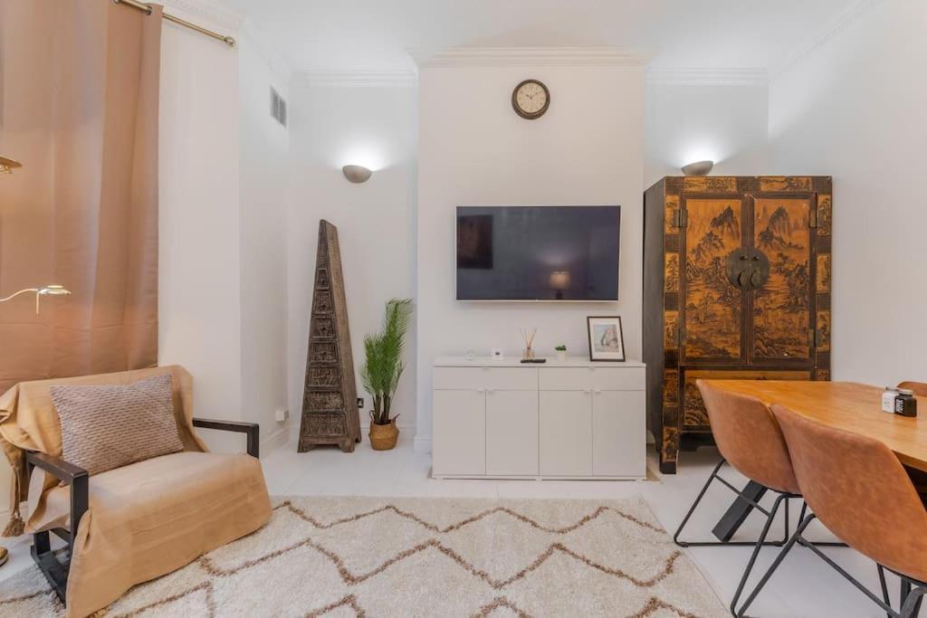 Spacious And Modern Duplex With Garden Apartment London