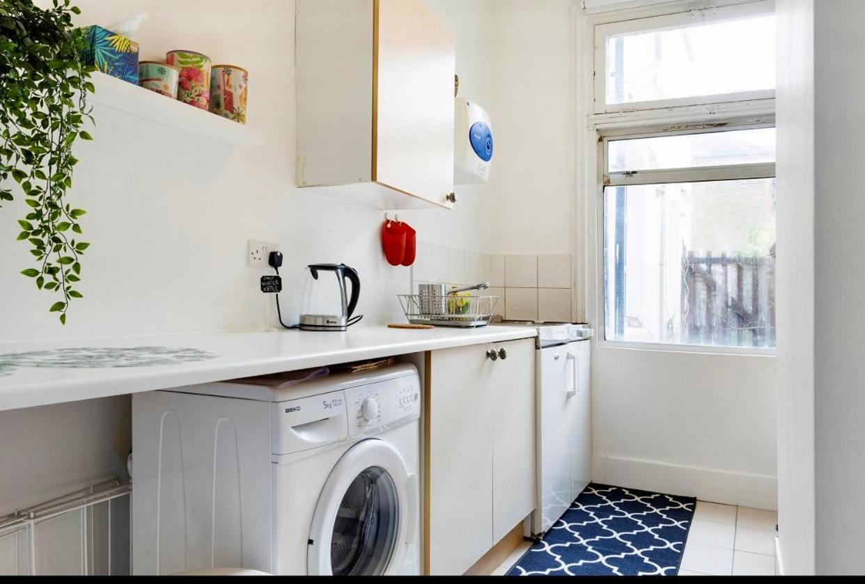 Apartment Colourful Flat London