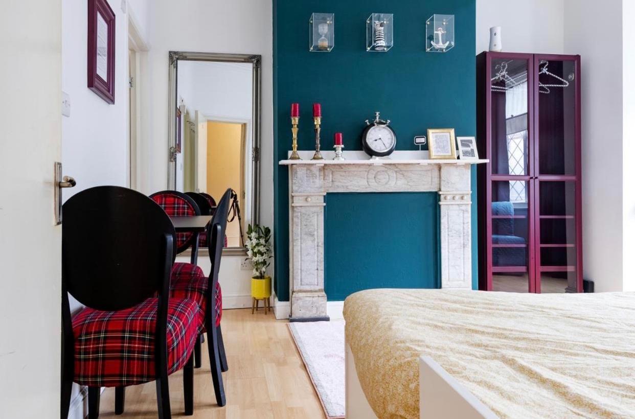 Colourful Flat Apartment