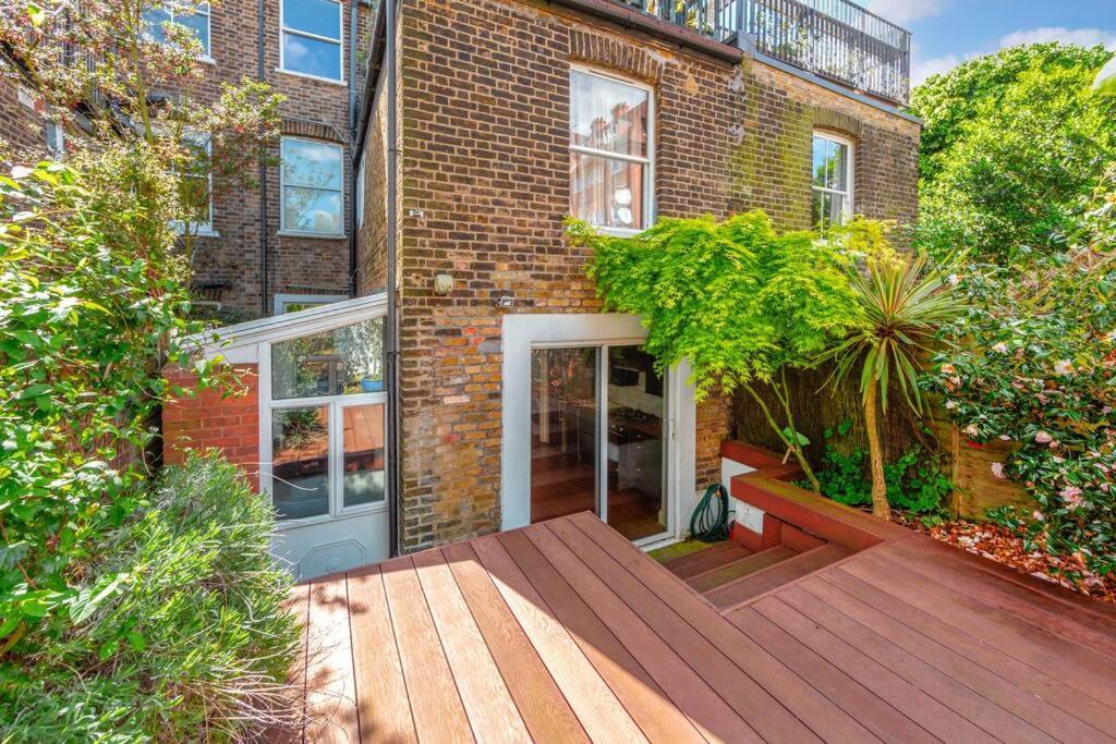 Charming Hampstead Retreat With Patio Apartment
