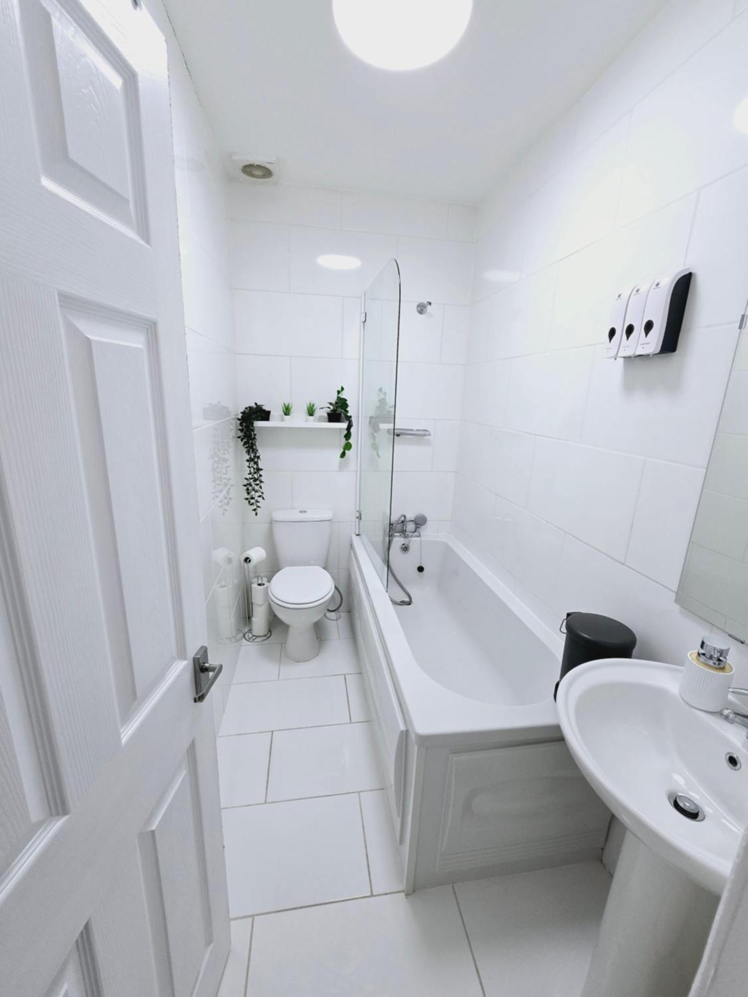 Apartment The Flat - 2 Bedroom London