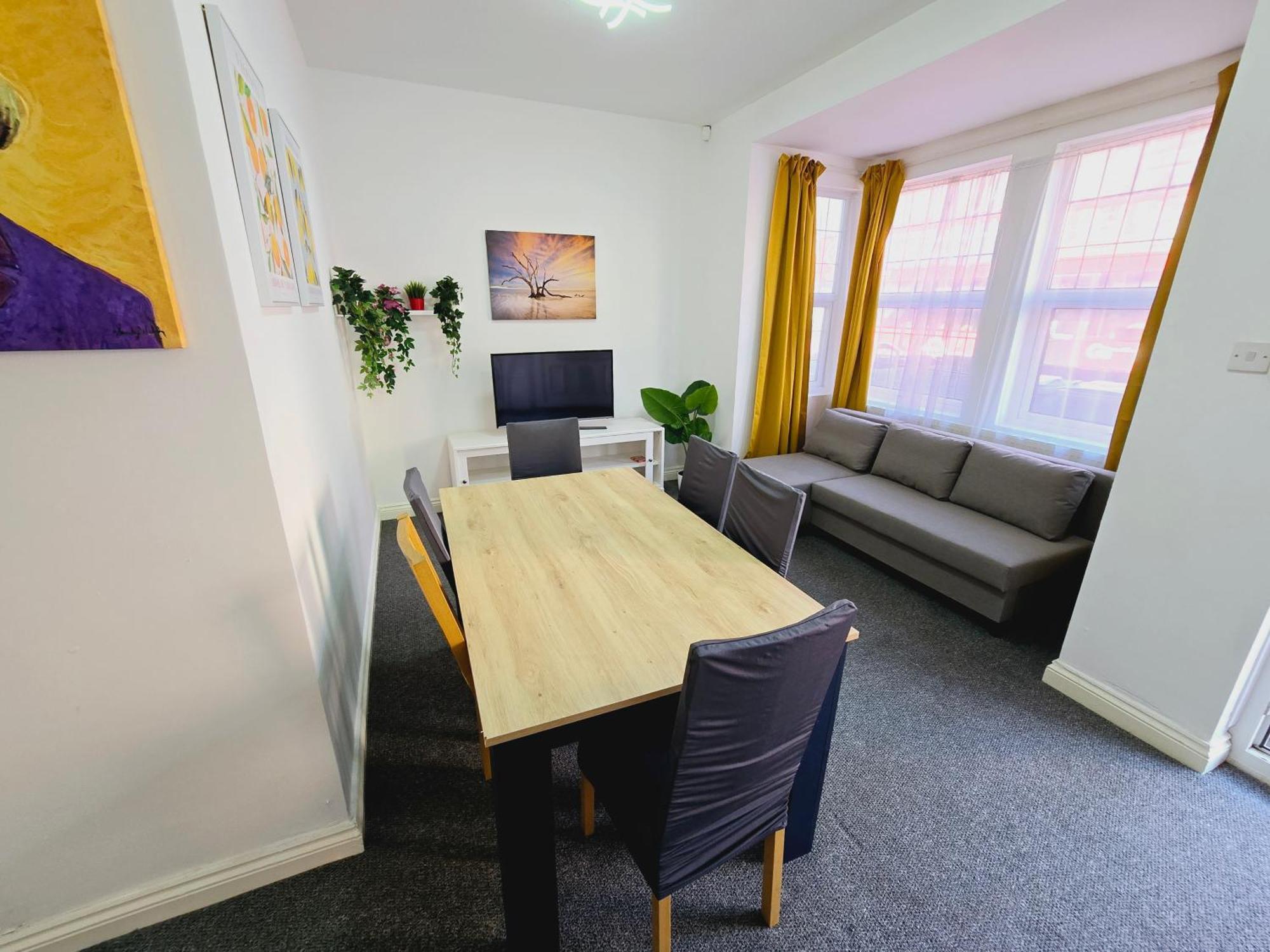 The Flat - 2 Bedroom Apartment London