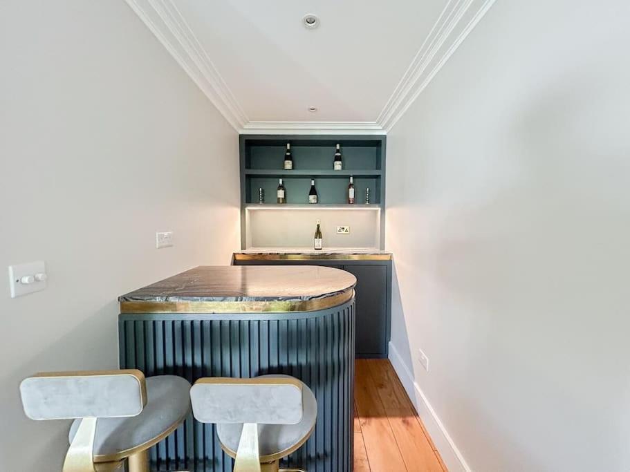 Luxurious In A Prestigious Location Apartment *
