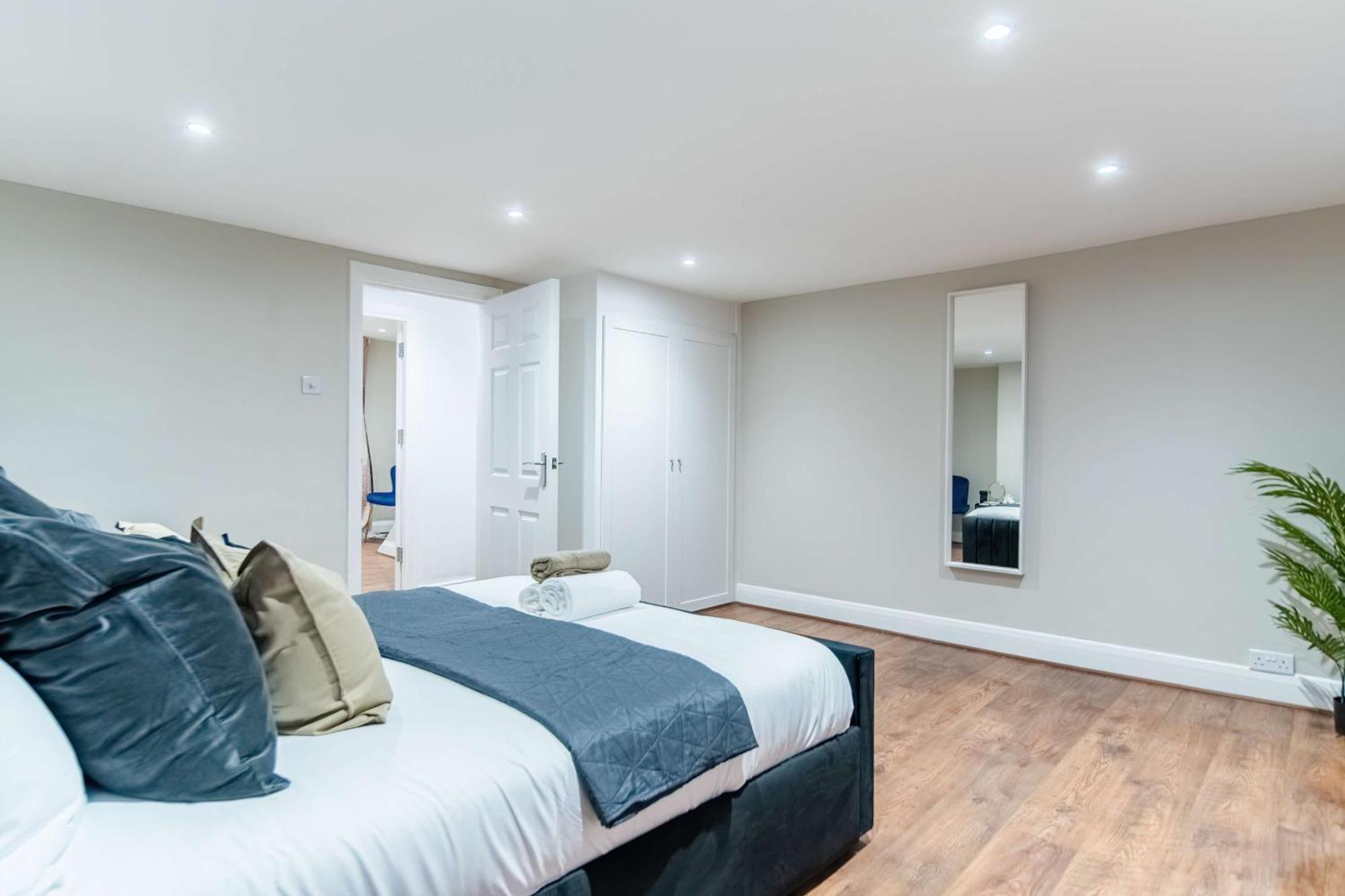 Modern Two Bed Kensington With Free Wifi Apartment London