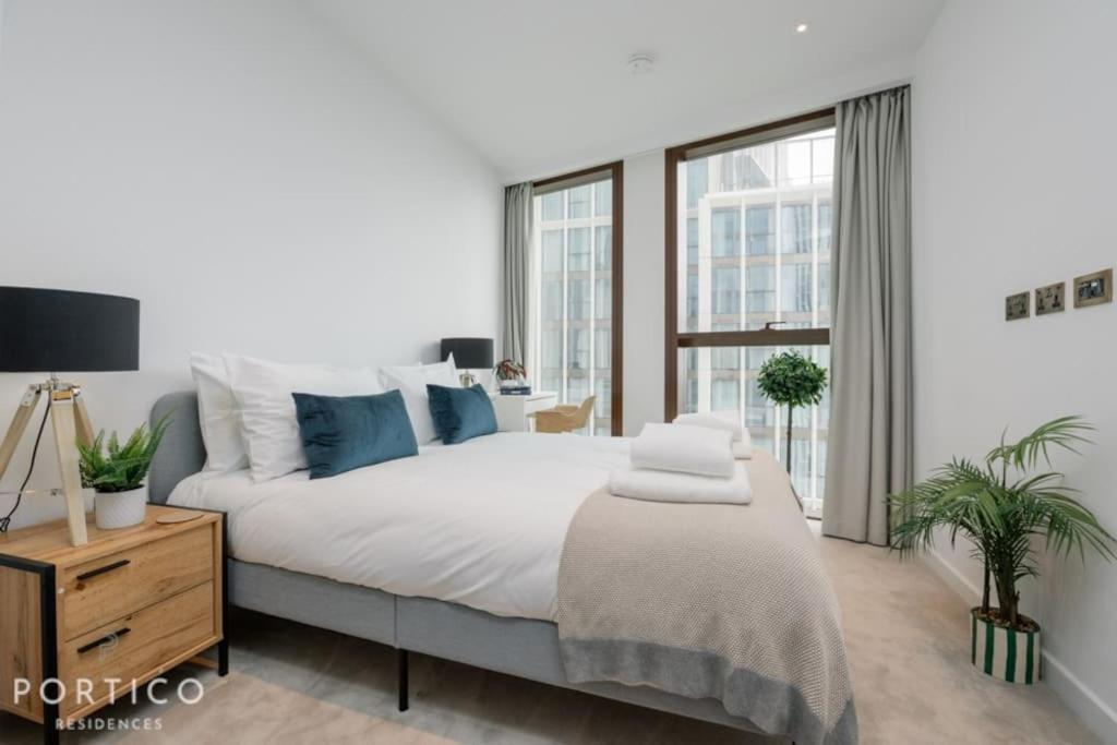 Stunning 2-bed With Pool In Nine Elms Apartment London