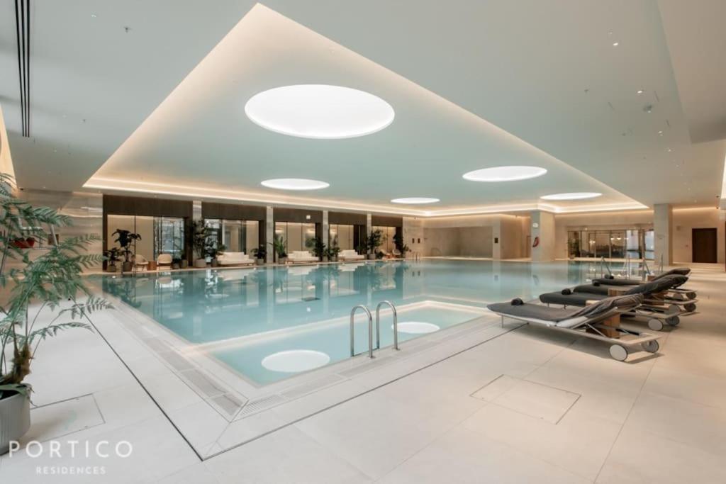 Apartment Stunning 2-bed With Pool In Nine Elms London