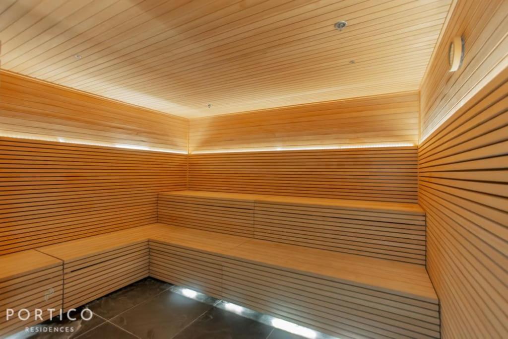 Stunning 2-bed With Pool In Nine Elms Apartment