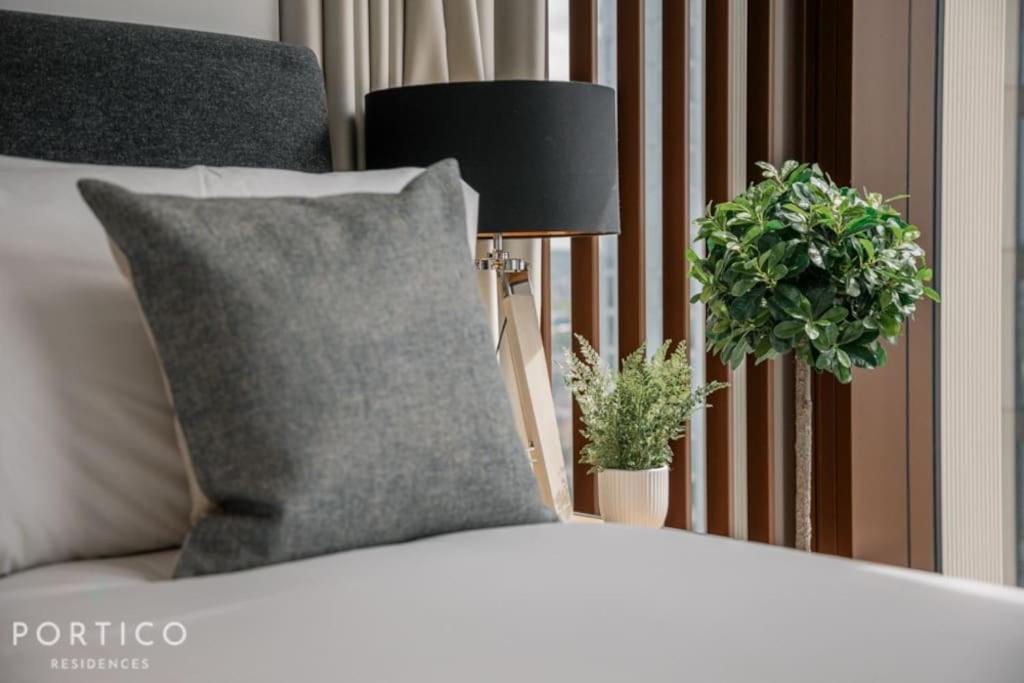 Stunning 2-bed With Pool In Nine Elms London
