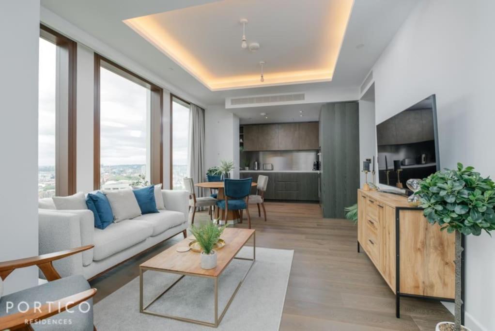 Stunning 2-bed With Pool In Nine Elms Apartment