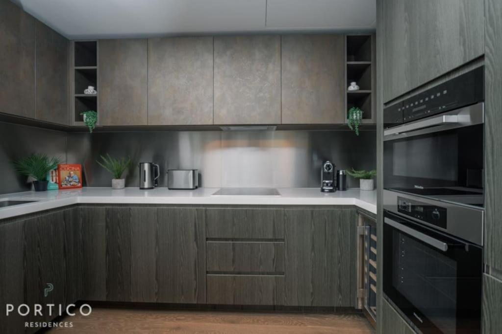 Stunning 2-bed With Pool In Nine Elms * London