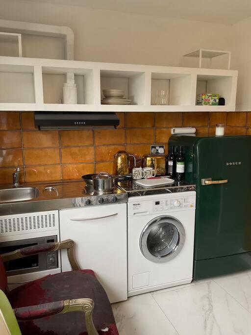 Apartment Studio6 Charming With Modern Amenities In London