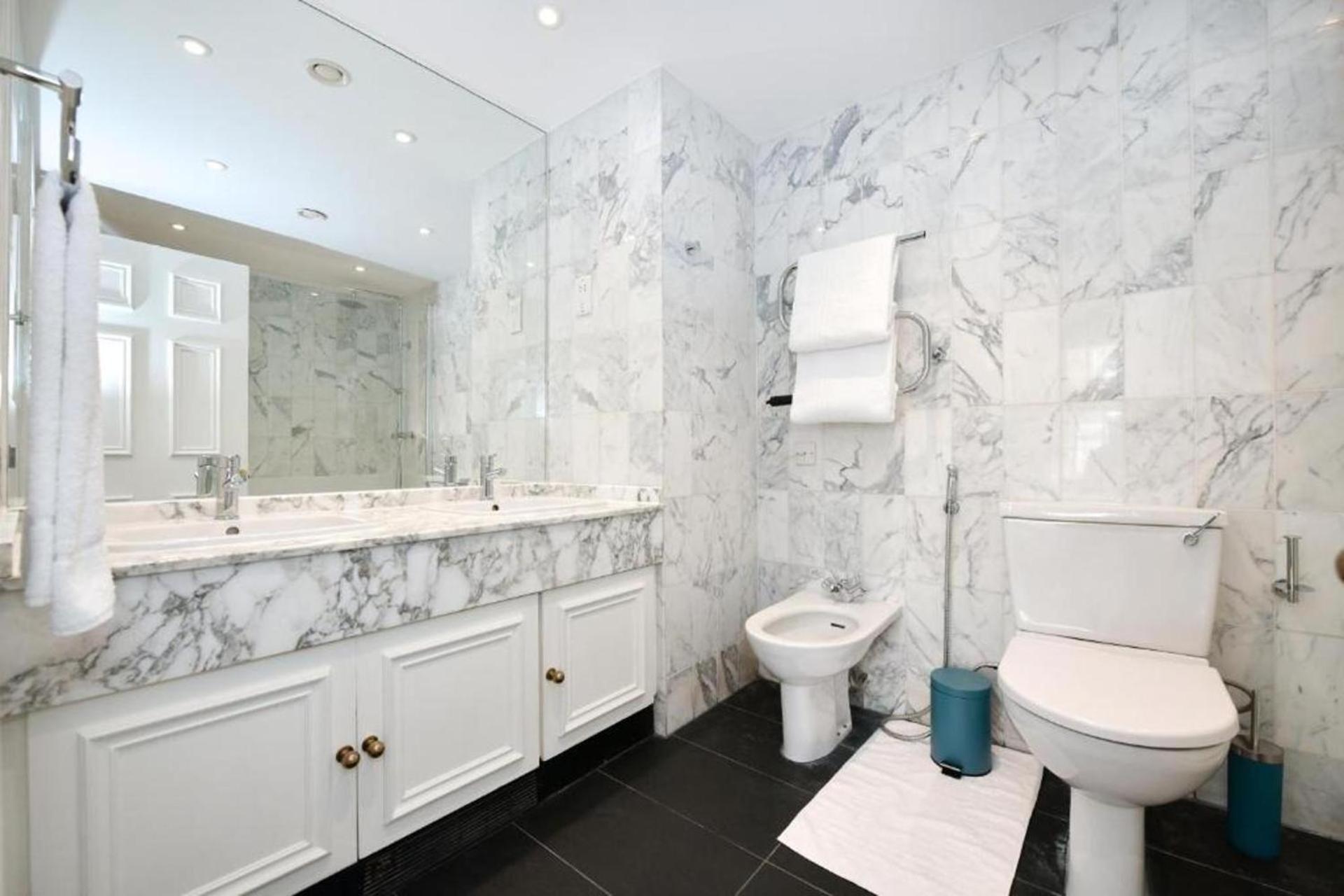 Charming 3-bed In Central Apartment *