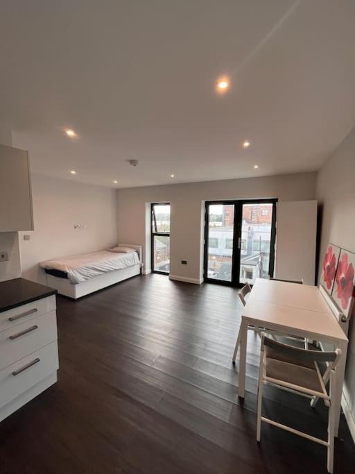 4 Guest Penthouse In Cricklewood Near Tube London
