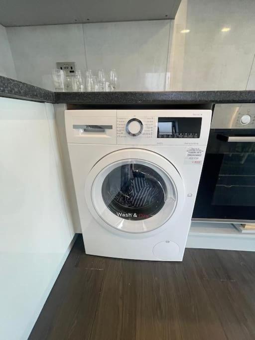4 Guest Penthouse In Cricklewood Near Tube Apartment