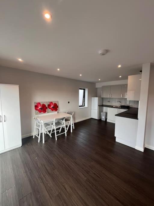 Apartment 4 Guest Penthouse In Cricklewood Near Tube *