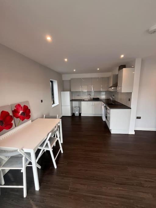 4 Guest Penthouse In Cricklewood Near Tube *