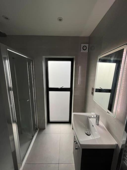 Apartment 4 Guest Penthouse In Cricklewood Near Tube