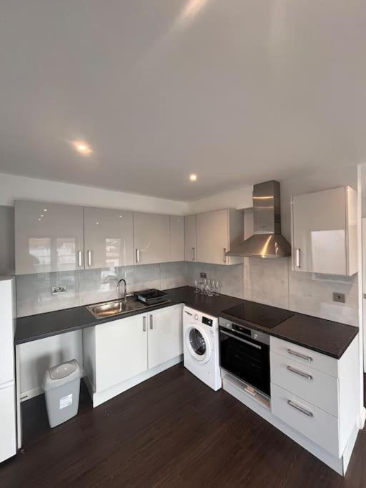 4 Guest Penthouse In Cricklewood Near Tube Apartment London