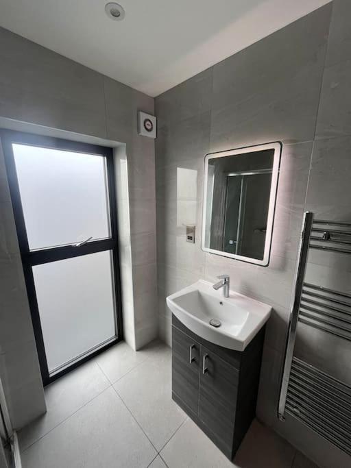 4 Guest Penthouse In Cricklewood Near Tube *