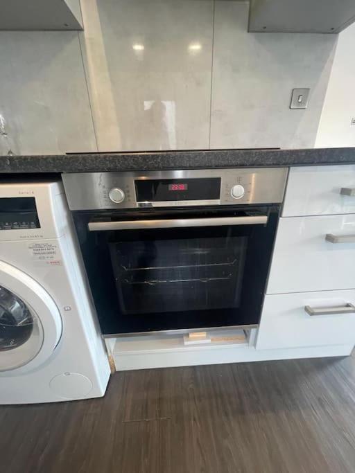 4 Guest Penthouse In Cricklewood Near Tube Apartment