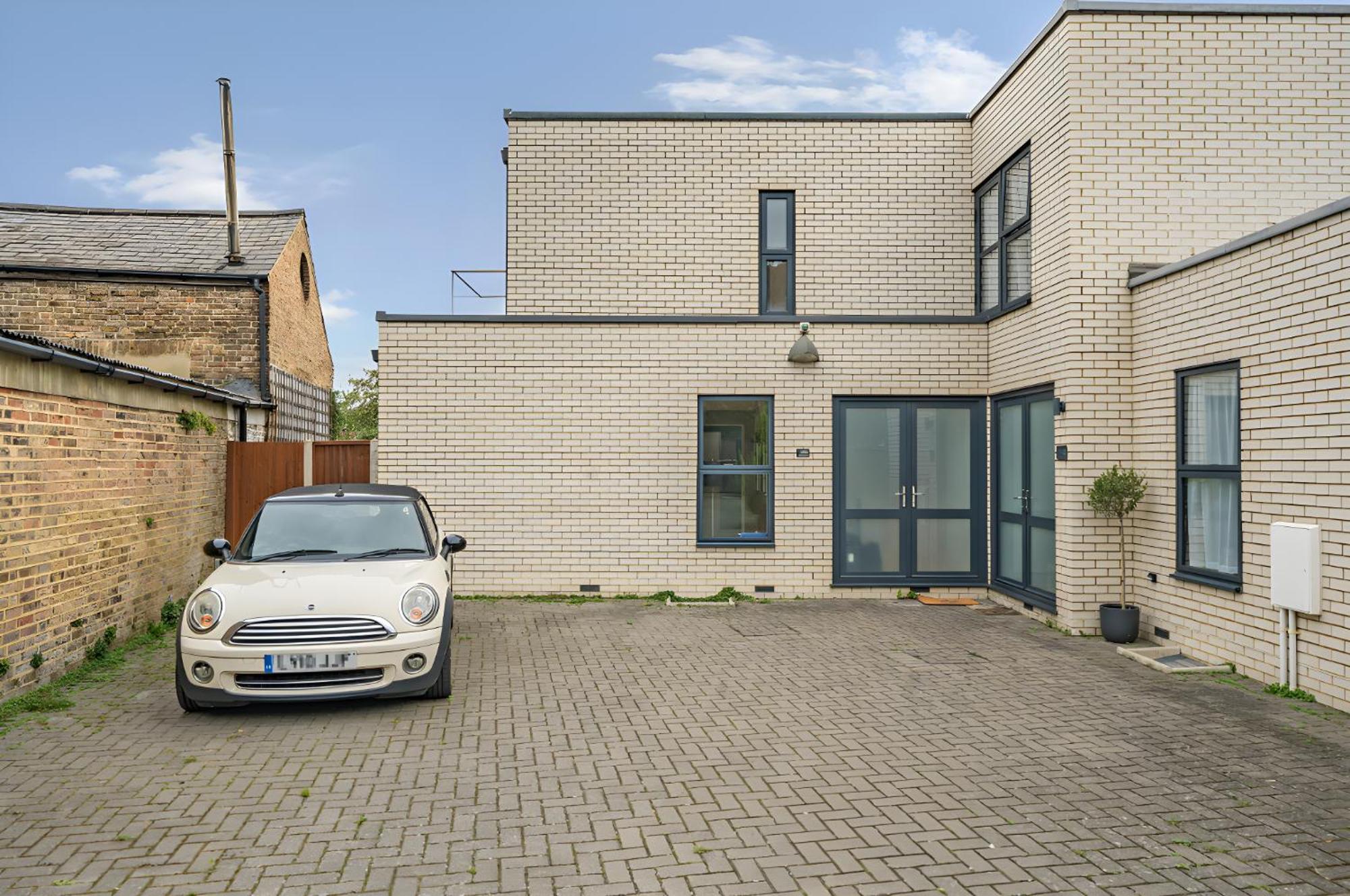 Modern Blackheath Apartment London