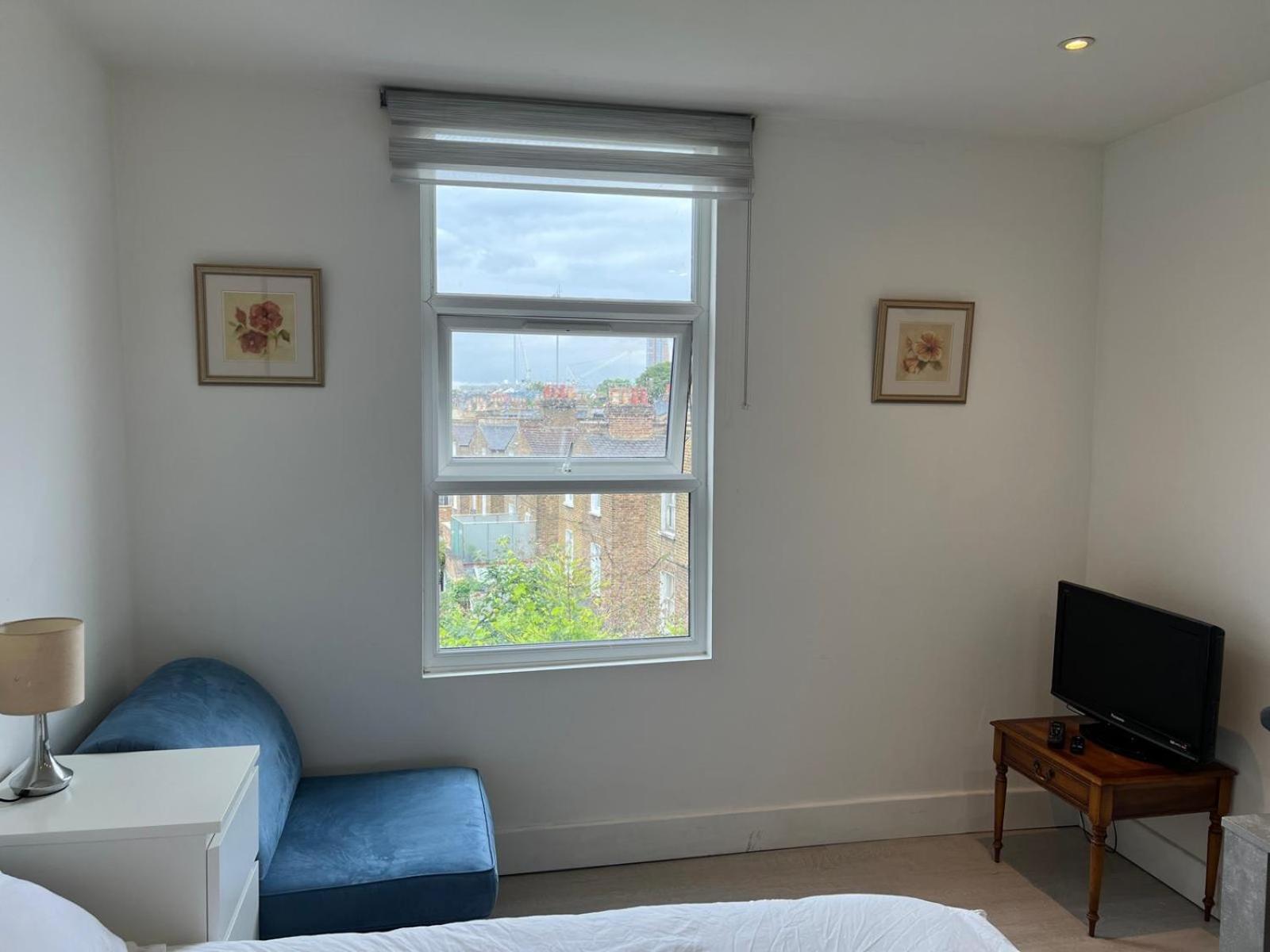 Small Studio Flat Uxbridge Road London