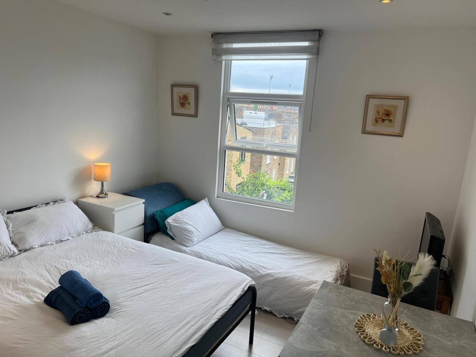 Small Flat Uxbridge Road Apartment London