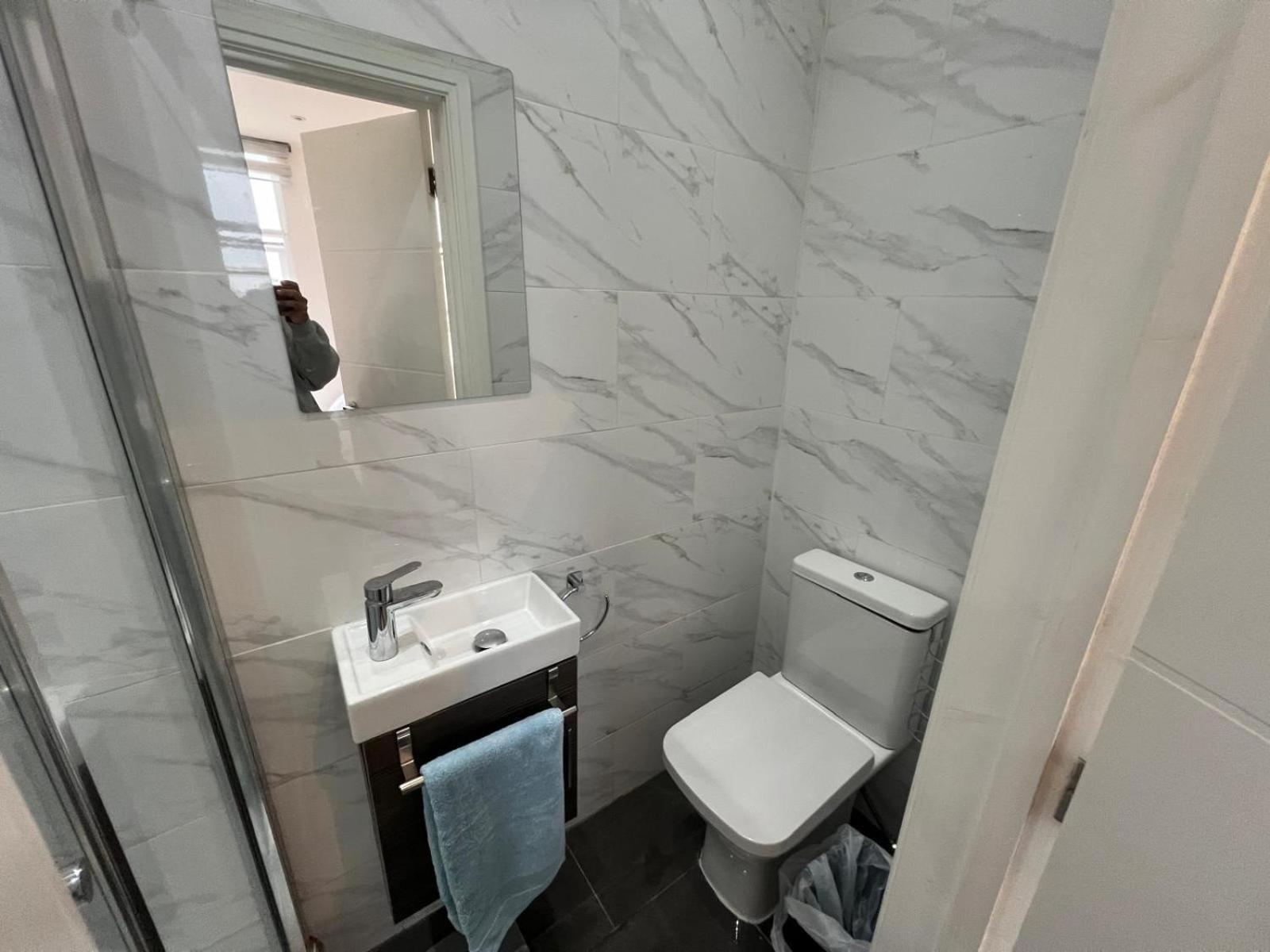 Apartment Small Flat Uxbridge Road London