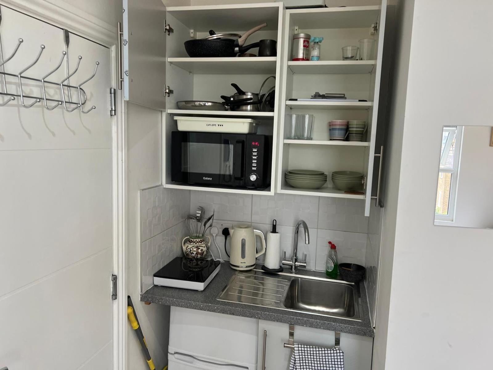 Small Flat Uxbridge Road Apartment London