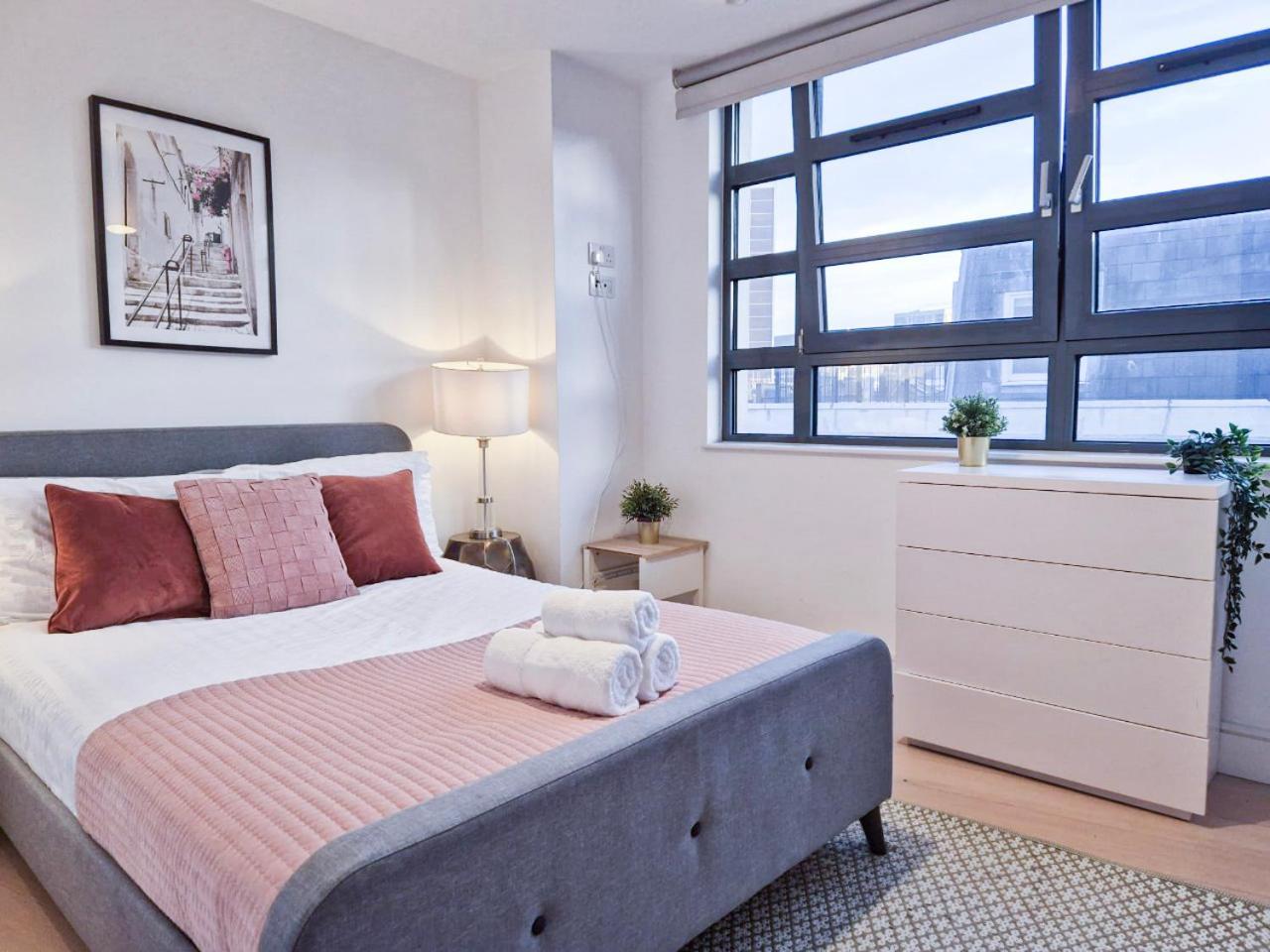 Modern & 3bedroom Flat With Pvt Balcony Steps From Regent's Park Apartment *